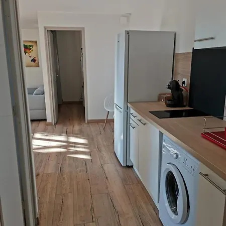 Appartement Cosy, Rénové, Avec Jardin Privatif. *